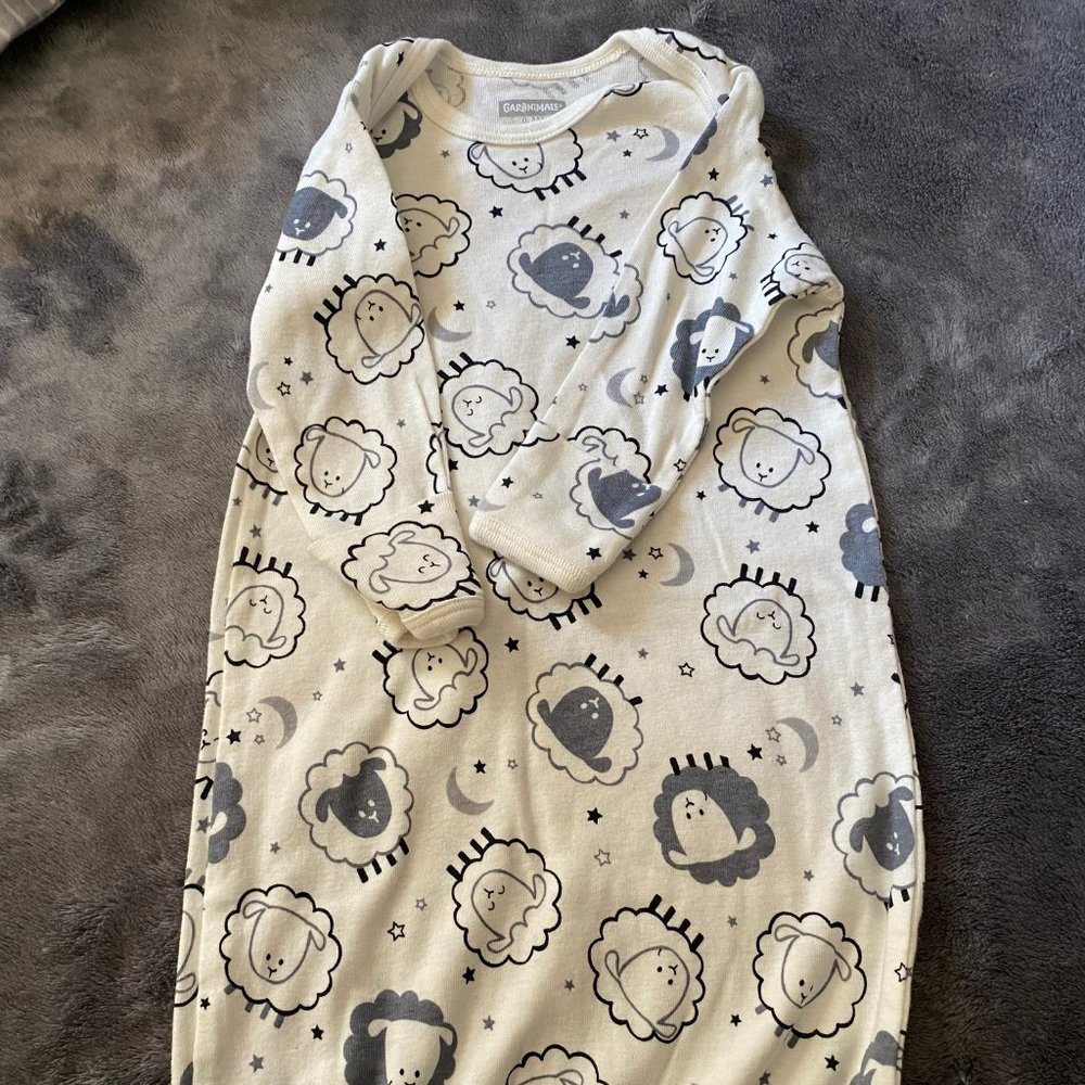 Garanimals baby gown. 🌿Bundle 3 for $13